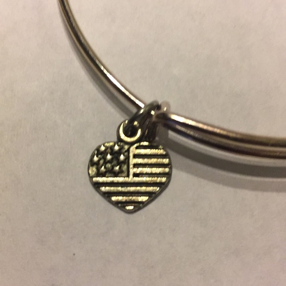 S K charm bracelet and no name wonderful condition - Picture 6 of 10